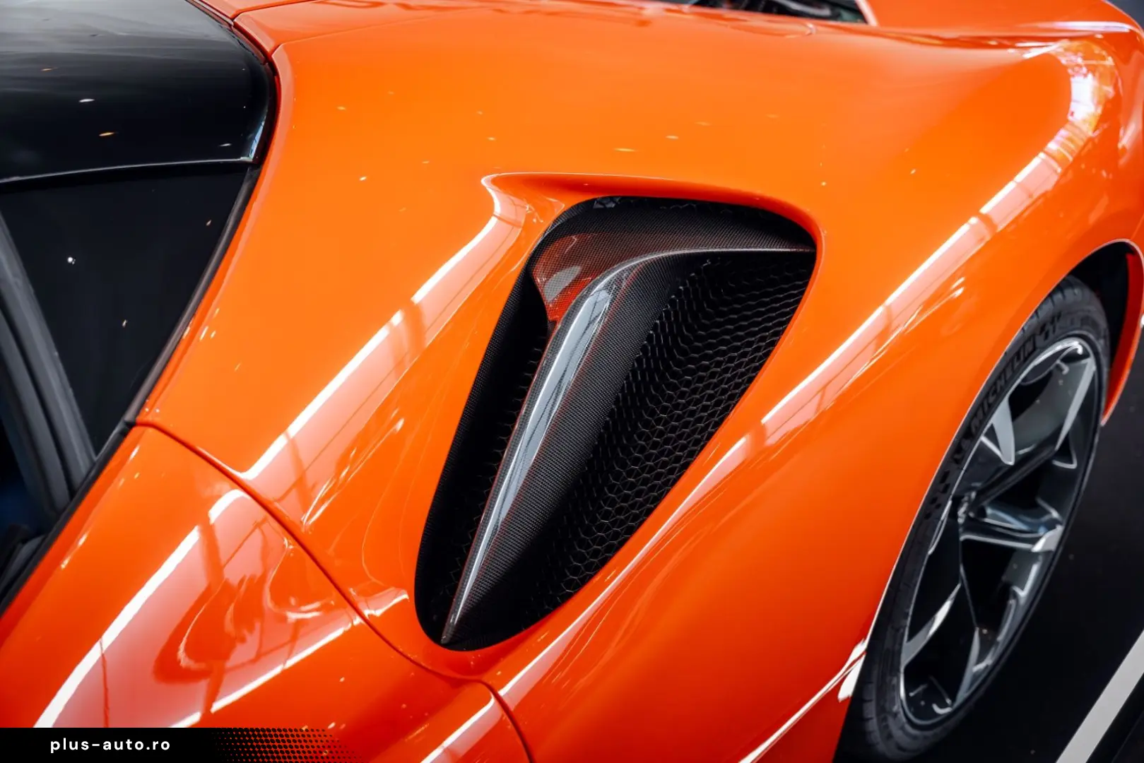FERRARI SF90 Stradale Lift JBL Carbon Passenger-Display