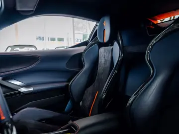 FERRARI SF90 Stradale Lift JBL Carbon Passenger-Display