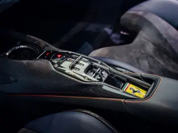 FERRARI SF90 Stradale Lift JBL Carbon Passenger-Display