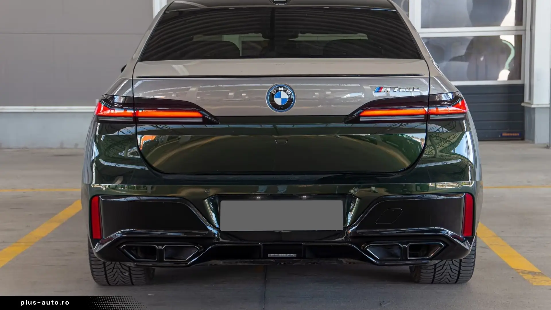 BMW M760e Two-Tone Sky Crystal B&W   Finanțare Leasing