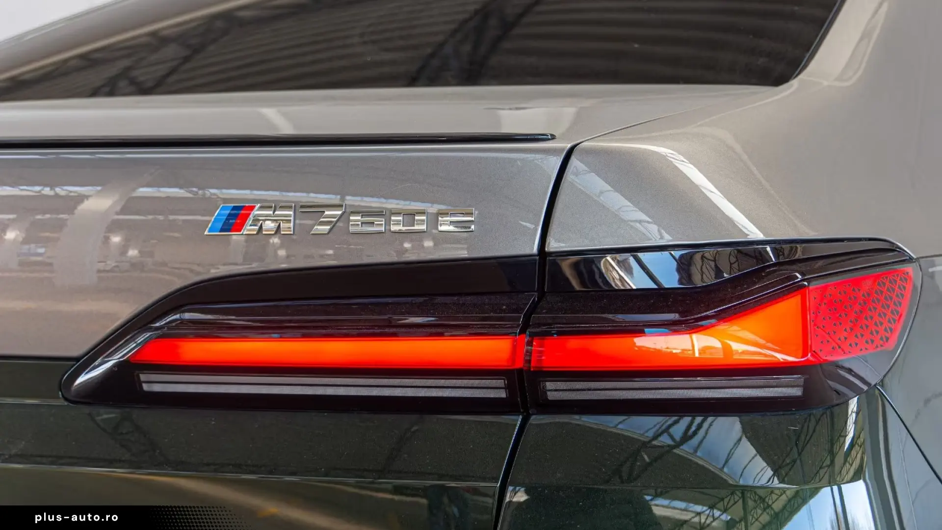 BMW M760e Two-Tone Sky Crystal B&W   Finanțare Leasing