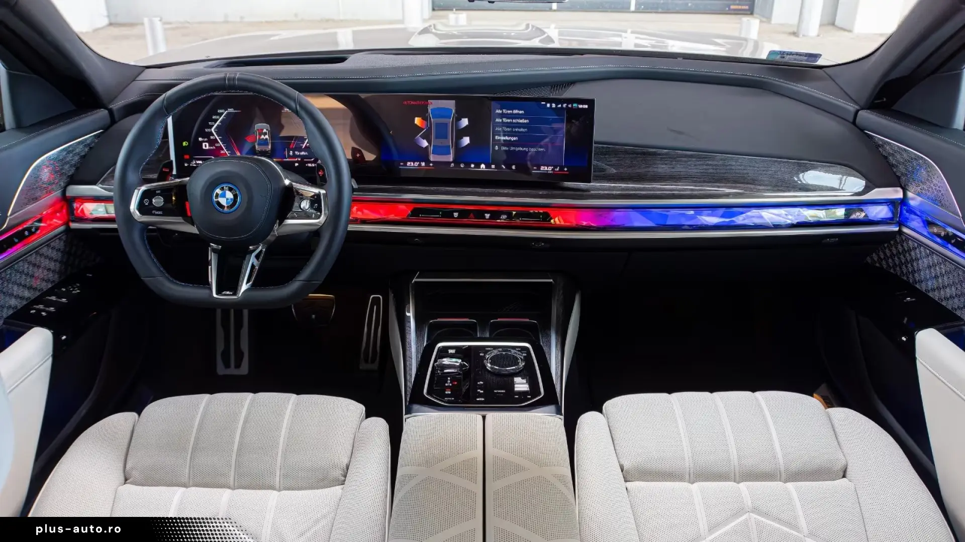BMW M760e Two-Tone Sky Crystal B&W   Finanțare Leasing