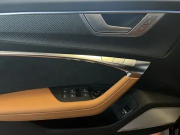 Audi RS6 Avant 441(600) kW(PS) tiptronic HD Matrix