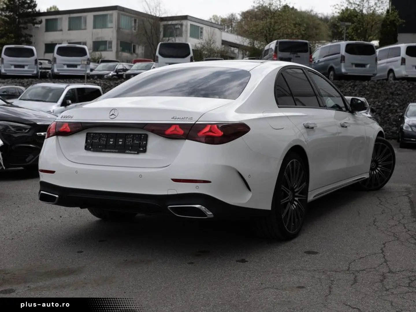 MERCEDES-BENZ E 220 d 4M AMG-Sport Super Pano Burm AHK Night