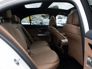 MERCEDES-BENZ E 220 d 4M AMG-Sport Super Pano Burm AHK Night