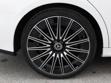 MERCEDES-BENZ E 220 d 4M AMG-Sport Super Pano Burm AHK Night