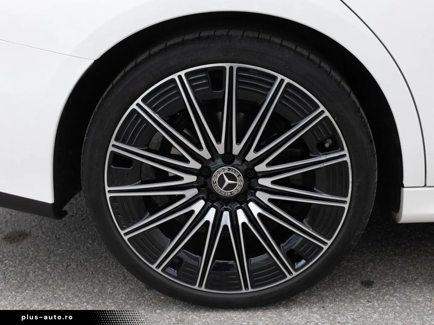 MERCEDES-BENZ E 220 d 4M AMG-Sport Super Pano Burm AHK Night