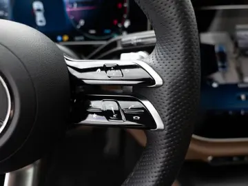 MERCEDES-BENZ E 220 d 4M AMG-Sport Super Pano Burm AHK Night