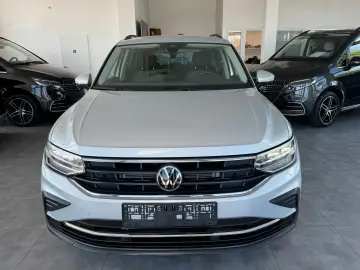 VW Tiguan 2.0TDI DSG Life 4 Motion AHK NAV LED ACC