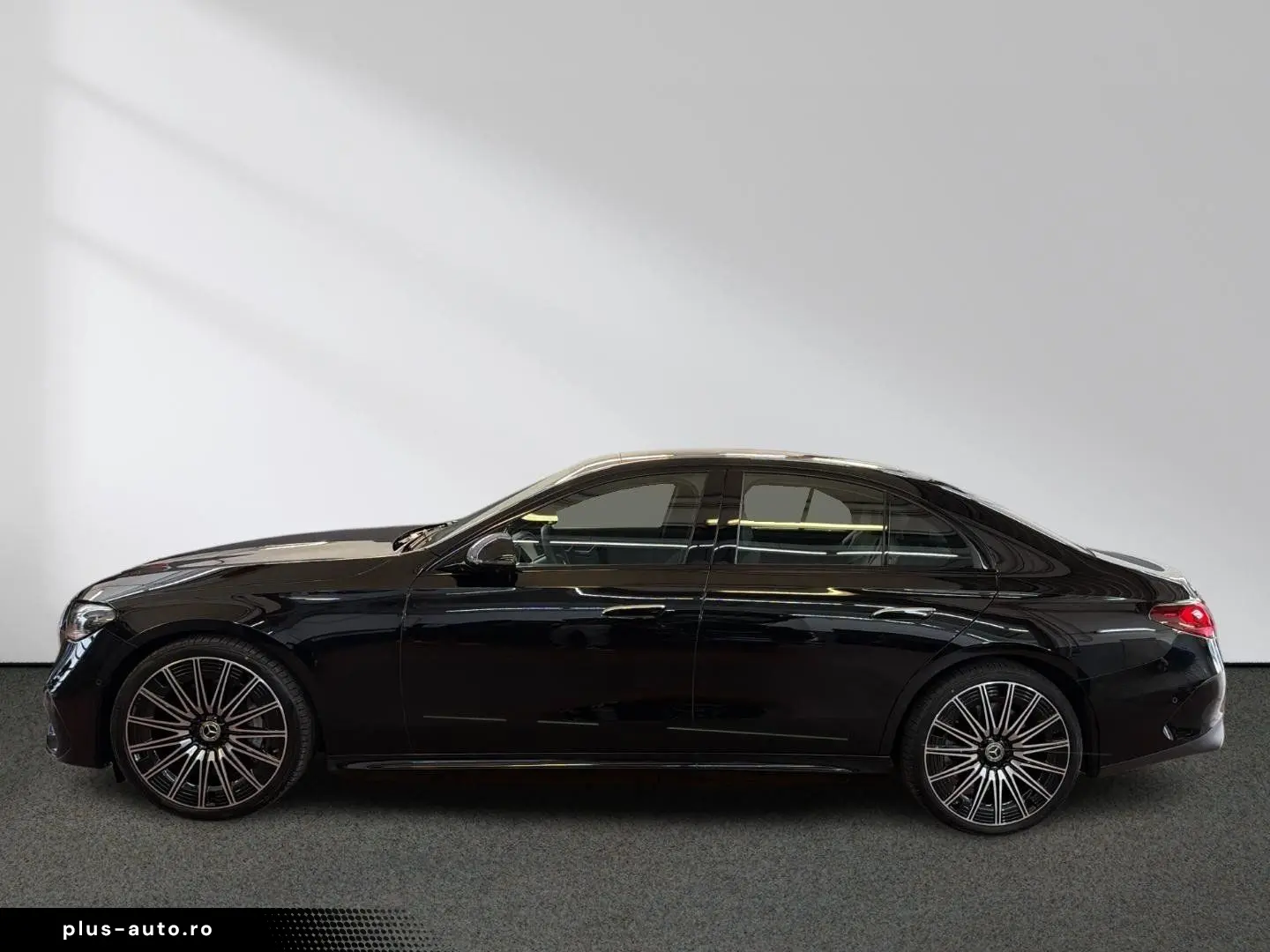 MERCEDES-BENZ E 450 d 4M AMG DigitalLight Pano Distronic AHK