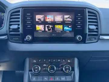 SKODA Karoq Selection 4x4 TDI DSG ACC NAVI KAMERA