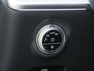 MERCEDES-BENZ CLE 300 e AMG-Sport Pano DIGITAL 360 H…