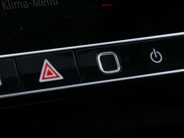 MERCEDES-BENZ CLE 300 e AMG-Sport Pano DIGITAL 360 H…