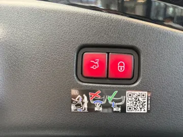 MERCEDES-BENZ CLE 300e AMG  DiG HuD BURM®3D MEM AMBIE PANO