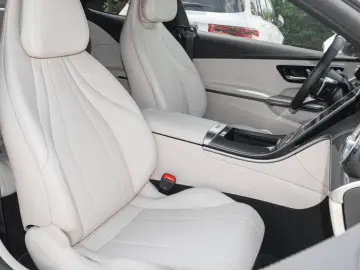 MERCEDES-BENZ CLE 300 e AMG-Sport Pano Burm Night DIGI 360