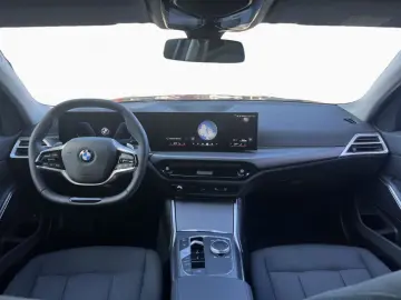 BMW 318d A Lim LiCo  AdpLED ParkAss FernAss RFK SHZ