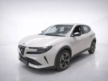 ALFA ROMEO Junior Elettrica 54 kWh ACC LED PDC Carplay