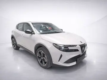 ALFA ROMEO Junior Elettrica 54 kWh ACC LED PDC Carplay
