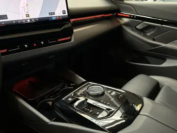 BMW 520i Limousine Temp. HUD SHZ IQ AHK 2ZK 360
