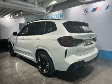 BMW iX3 M Sportpaket Harman Kamera HuD Lenkr.hzg.