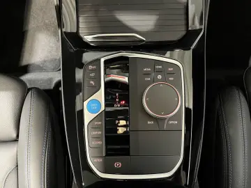BMW iX3 M Sportpaket Harman Kamera HuD Lenkr.hzg.
