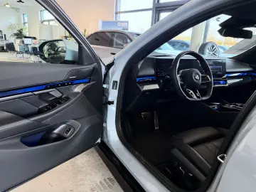 BMW 540d xDrive M Sport PRO A-LED ACC IconicGlow AHK