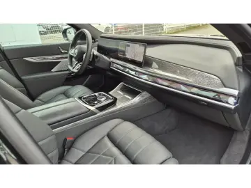 BMW 740d xDrive M-Sport TV LOUNGE SEATING E-TÜREN