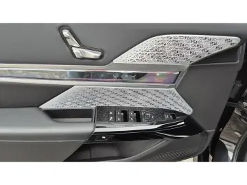 BMW 740d xDrive M-Sport TV LOUNGE SEATING E-TÜREN