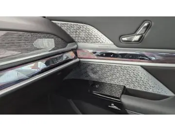 BMW 740d xDrive M-Sport TV LOUNGE SEATING E-TÜREN