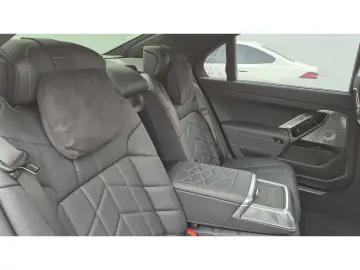 BMW 740d xDrive M-Sport TV LOUNGE SEATING E-TÜREN