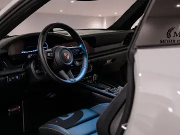PORSCHE 911 Carrera 4 GTS LIFT Carbon Interieur PTV Plus