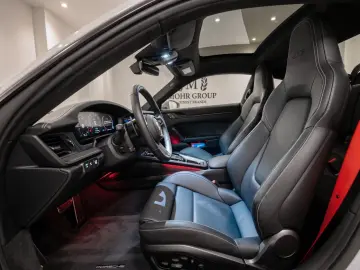 PORSCHE 911 Carrera 4 GTS LIFT Carbon Interieur PTV Plus