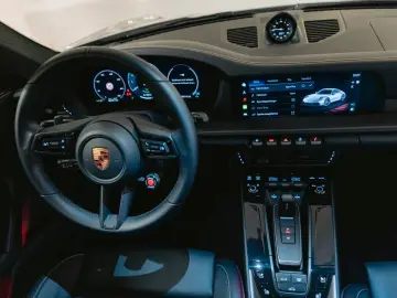 PORSCHE 911 Carrera 4 GTS LIFT Carbon Interieur PTV Plus