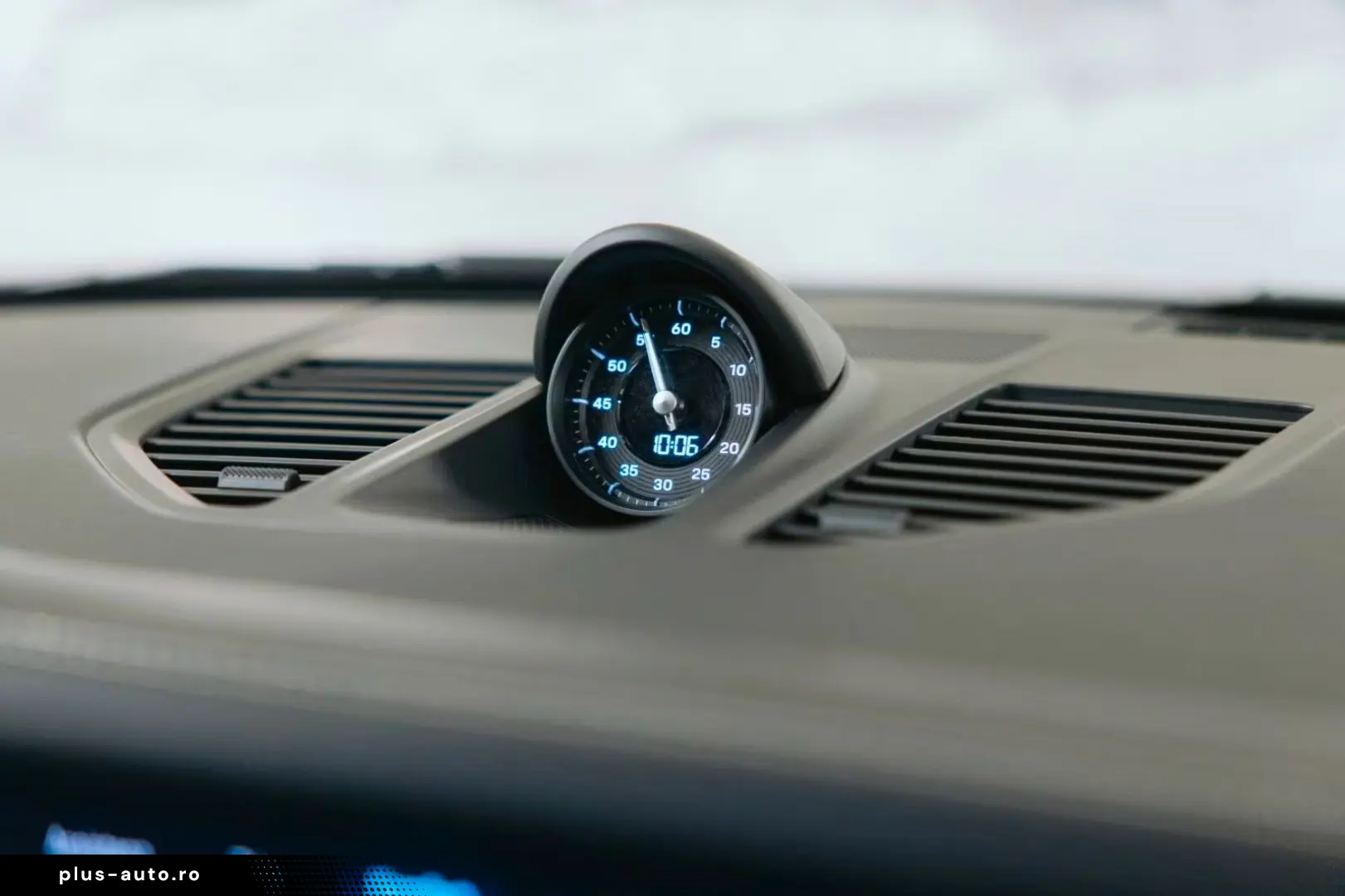 PORSCHE 911 Carrera 4 GTS LIFT Carbon Interieur PTV Plus