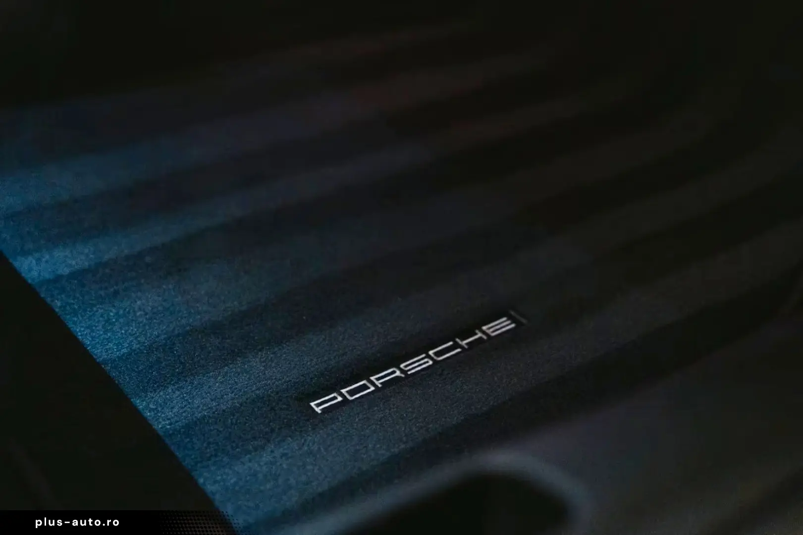 PORSCHE 911 Carrera 4 GTS LIFT Carbon Interieur PTV Plus