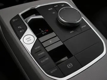 BMW 330e xDrive Limousine DAB Komfortzg. Tempomat