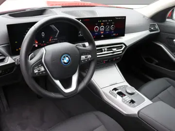 BMW 330e xDrive Limousine DAB Komfortzg. Tempomat