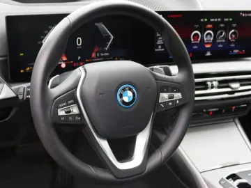 BMW 330e xDrive Limousine DAB Komfortzg. Tempomat