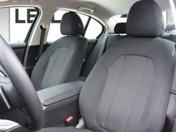 BMW 330e xDrive Limousine DAB Komfortzg. Tempomat