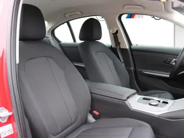 BMW 330e xDrive Limousine DAB Komfortzg. Tempomat