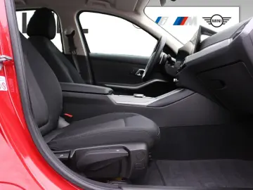 BMW 330e xDrive Limousine DAB Komfortzg. Tempomat
