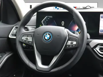 BMW 330e xDrive Limousine DAB Komfortzg. Tempomat