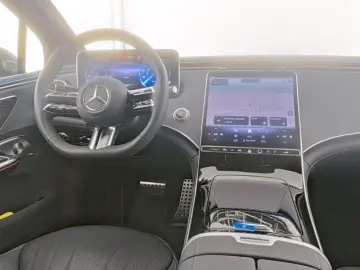 MERCEDES-BENZ EQE 300 AMG Line  AHK PANO HUD BURMEST…