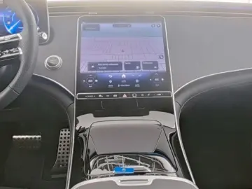 MERCEDES-BENZ EQE 300 AMG Line  AHK PANO HUD BURMEST…