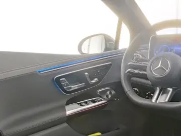 MERCEDES-BENZ EQE 300 AMG Line  AHK PANO HUD BURMEST…