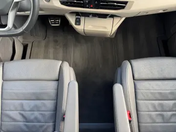 VW T7 Multivan Style 2 0TDI DSG 7SITZ AHK NAV STAND