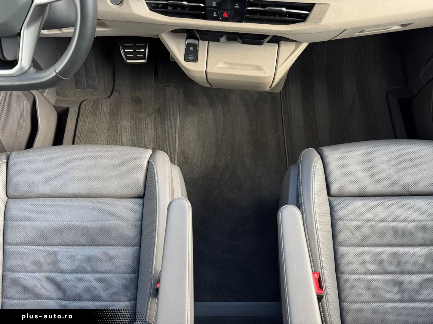 VW T7 Multivan Style 2 0TDI DSG 7SITZ AHK NAV STAND