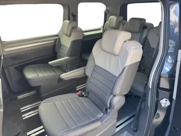 VW T7 Multivan Style 2 0TDI DSG 7SITZ AHK NAV STAND