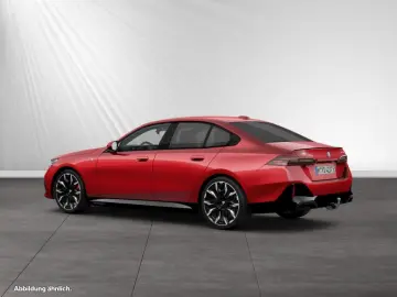 BMW i5 xDrive40 M Sport Pro 21 LMR B&W Autobahnass.
