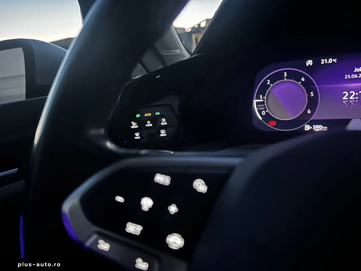 VOLKSWAGEN Golf 2022 — imagine 22